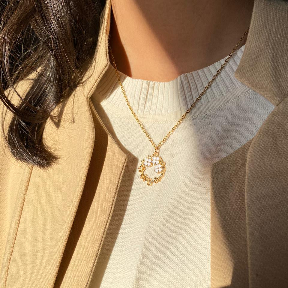 Hollow flower Necklace