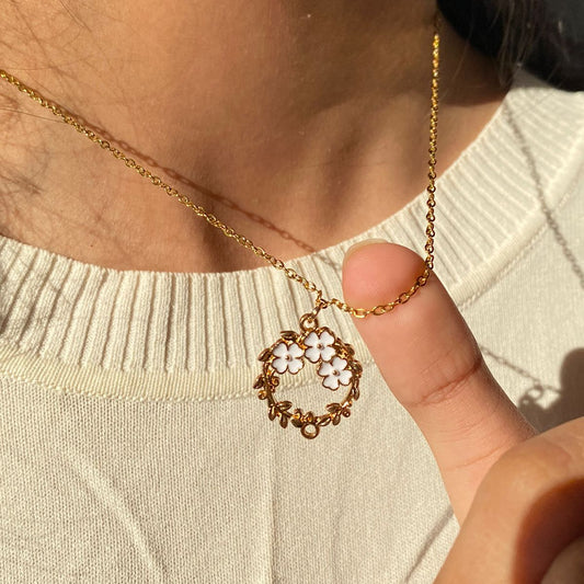 Hollow flower Necklace